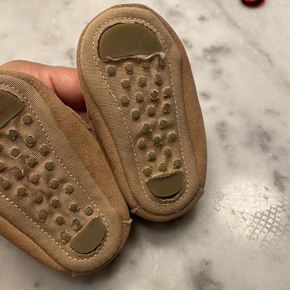 Baby gap ship on shoes - Picture 2 of 3